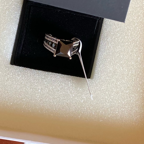 Engagement ring - Picture 3 of 5